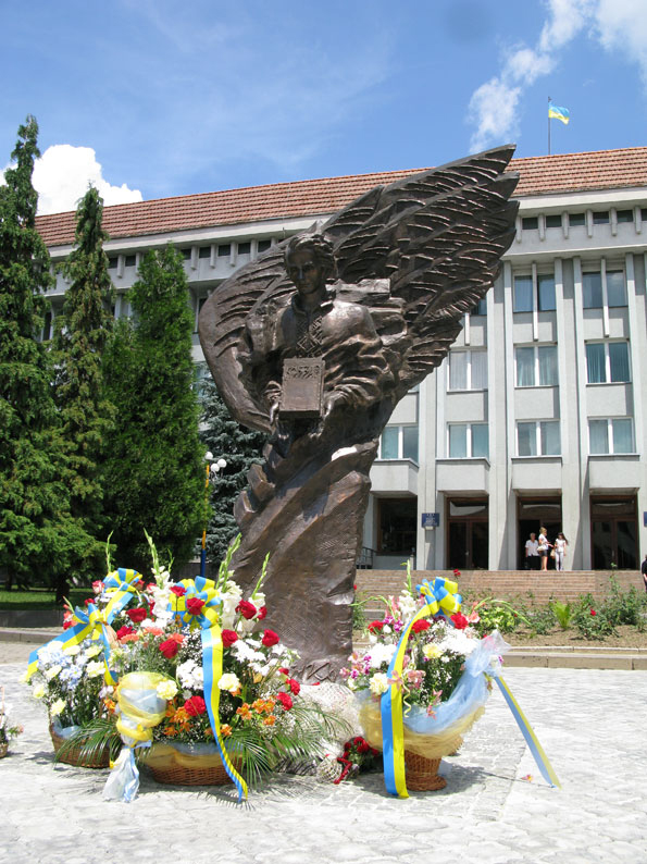 Taras Shevchenko monument by Igor Grechanyk