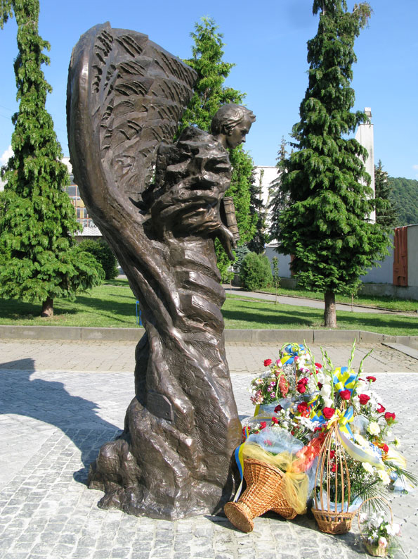 Taras Shevchenko monument by Igor Grechanyk