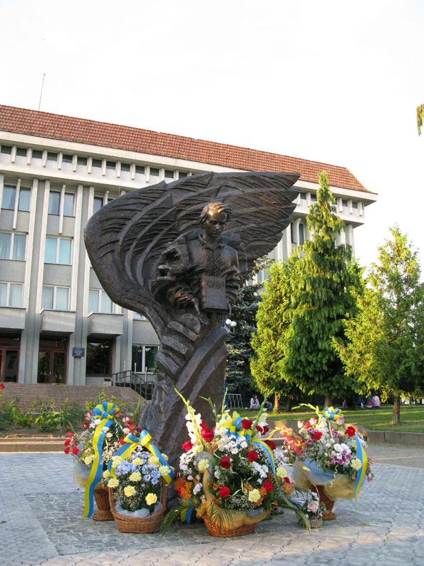 Taras Shevchenko monument by Igor Grechanyk
